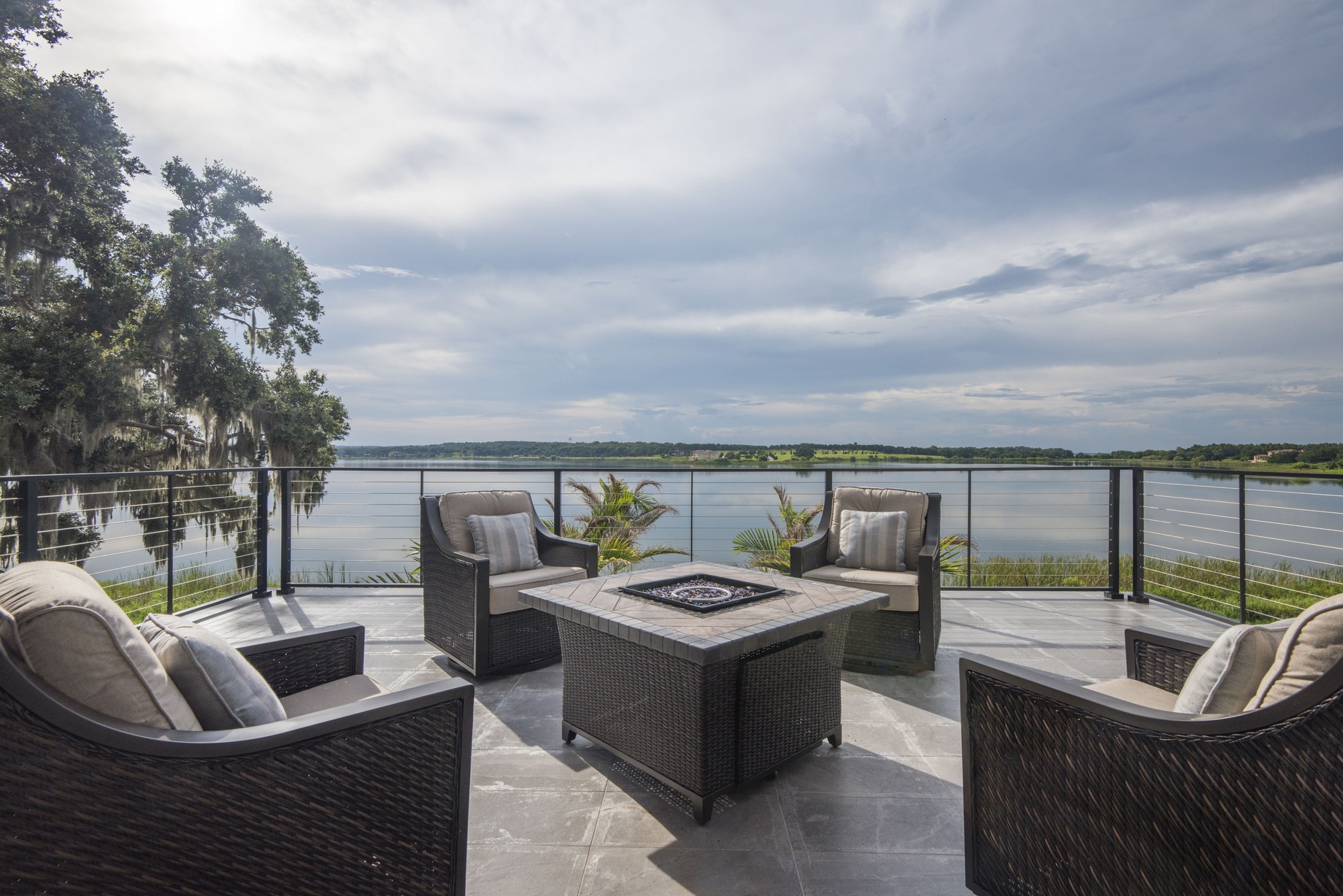355 Lake View